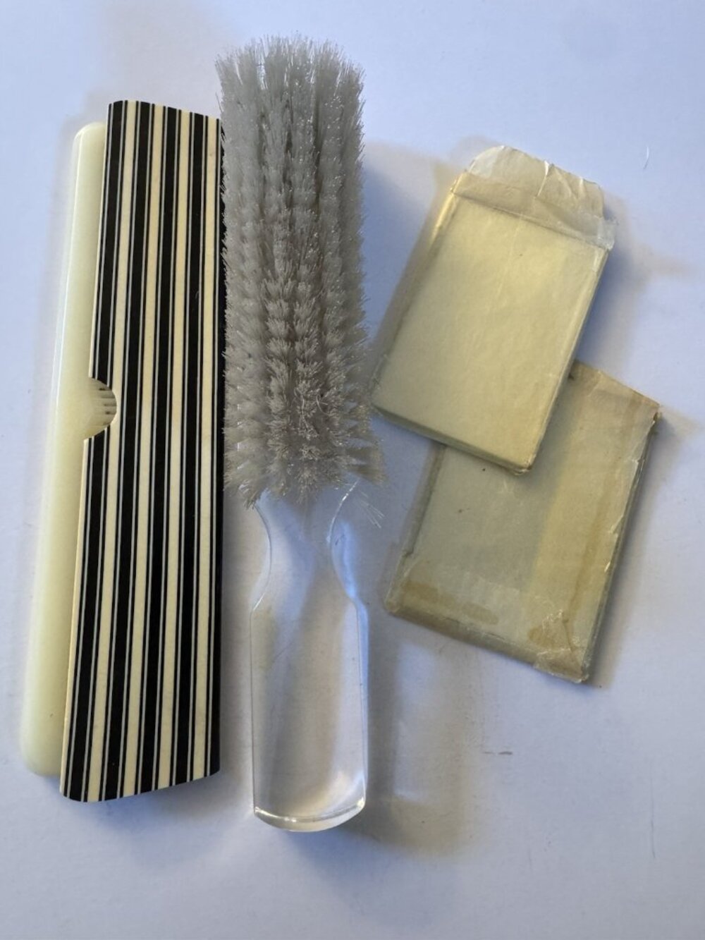Vintage Clear & Lucite Hairbrush & Comb Mirror Set Nylon Acrylic BV4